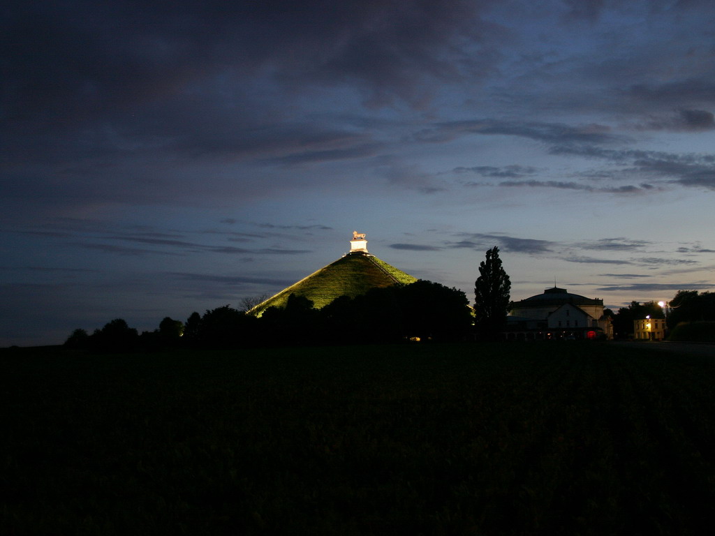 Waterloo at night